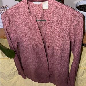 Maurice’s Light Weight pink floral Button Down Blouse Medium